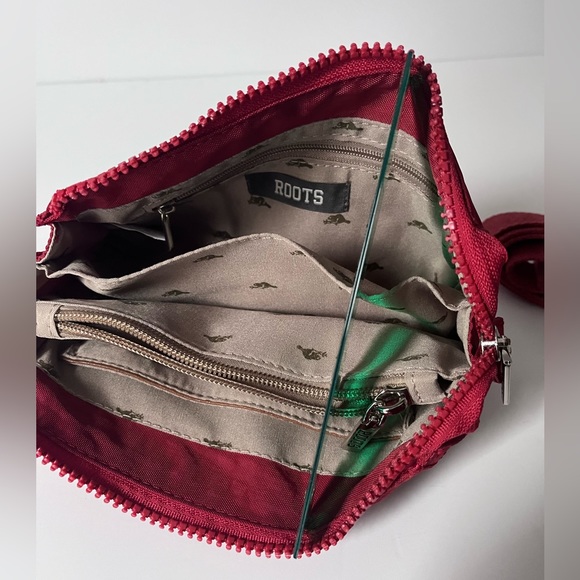 Roots wallet/crossbody - Picture 2 of 2